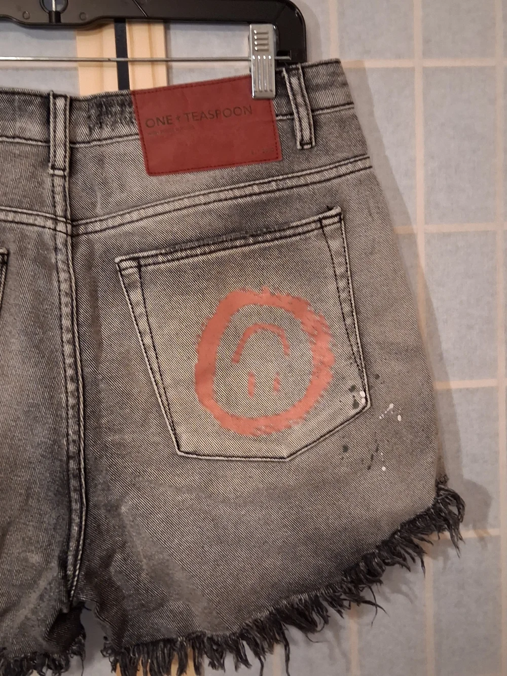 One Teaspoon Gray Distressed Denim Shorts Size 31